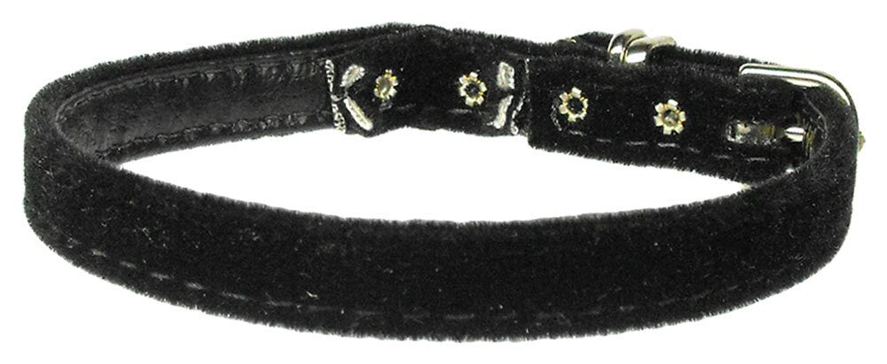 Breakaway cat collar in velvet material, featuring an elastic safety band, designed for comfort and style.