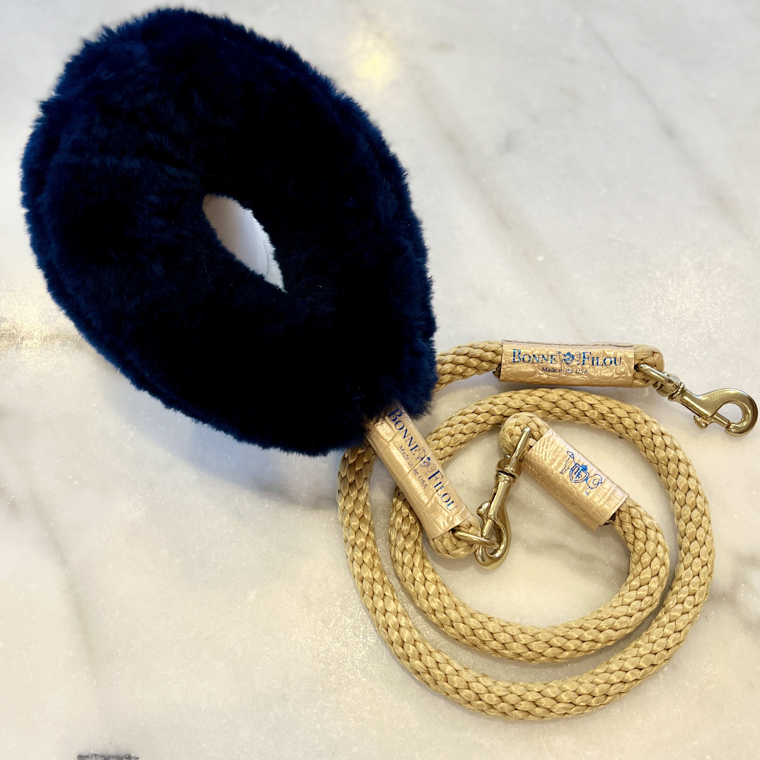Bundle Shearling Fur Grip and Rope Leash for Dogs, featuring luxurious shearling grip and durable nylon leash in a stylish design.