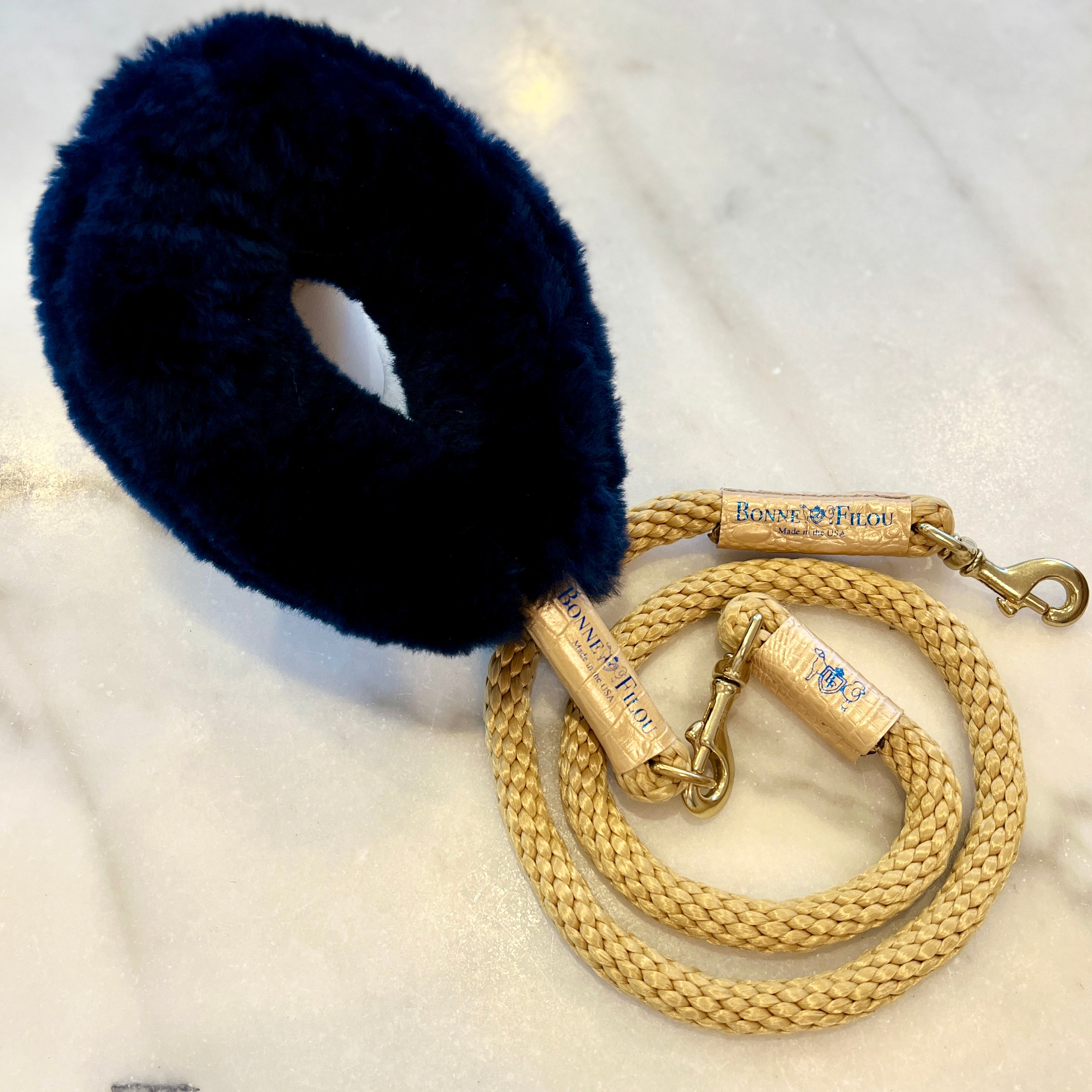 Bundle Shearling Fur Grip and Rope Leash for Dogs, featuring luxurious shearling grip and durable nylon leash in a stylish design.