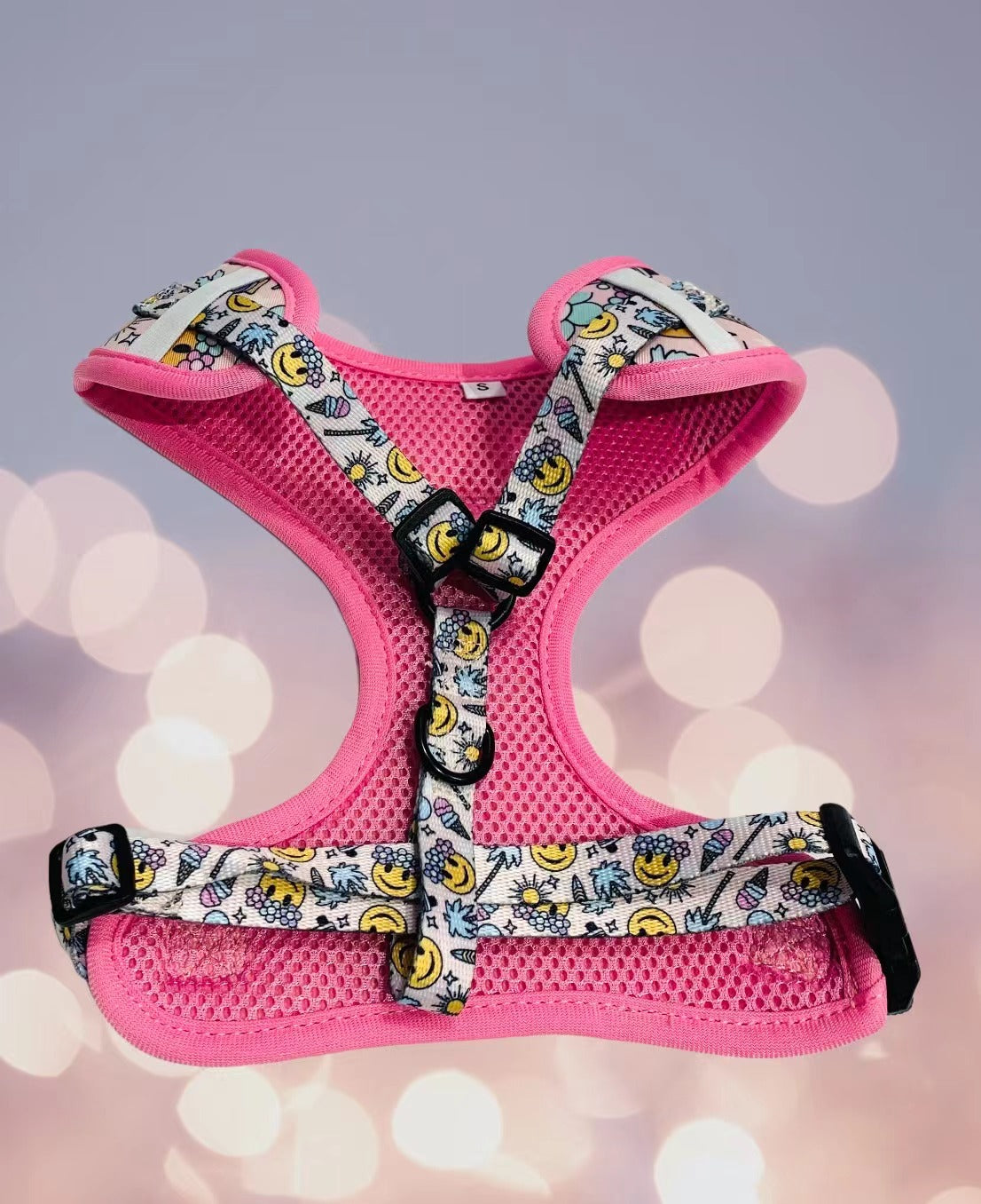A complete dog walking set including a harness, collar, lead, and poop bag holder, designed for comfort and style in various sizes.