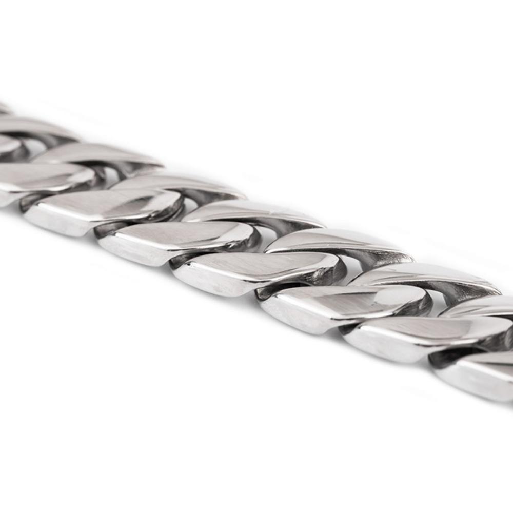 Caesar Cuban Link Dog Leash made of marine grade stainless steel with a high reflective finish, showcasing its luxury design and chunky Cuban links.