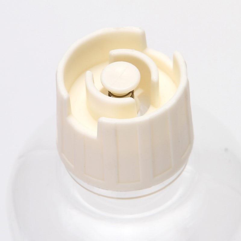 A stylish non-slip double bowl set for cats and small dogs, featuring an automatic water dispenser made of durable stainless steel.