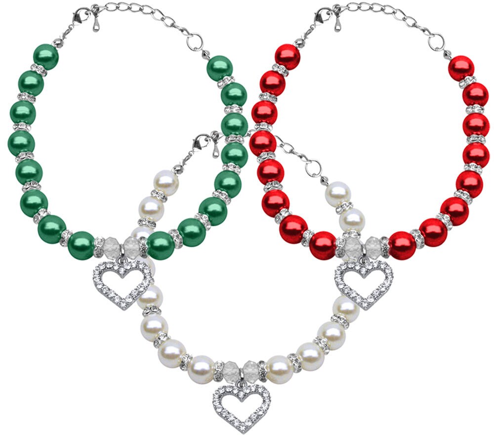 Christmas Heart & Pearl Necklace for pets featuring faux pearls and a crystal heart pendant, elegantly designed for festive occasions.