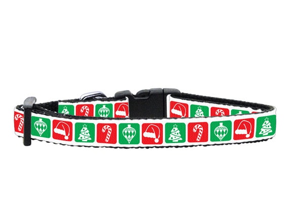 A festive Christmas-themed nylon pet collar and leash set featuring a durable design with a stylish ribbon, perfect for dogs and cats.