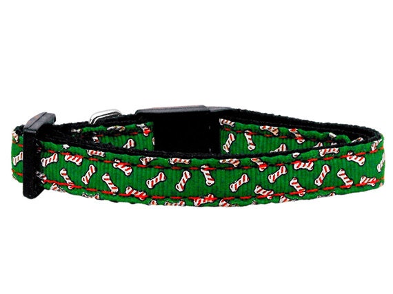 A festive nylon collar and leash set for dogs and cats featuring a Candy Cane Bones design, perfect for Christmas celebrations.