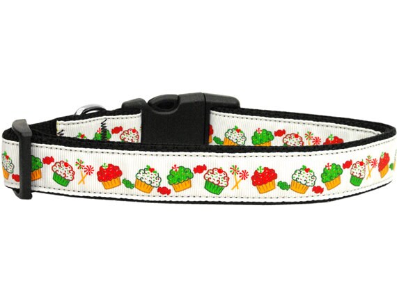 A festive nylon collar and leash for dogs and cats featuring a colorful Christmas Cupcakes design, perfect for holiday celebrations.