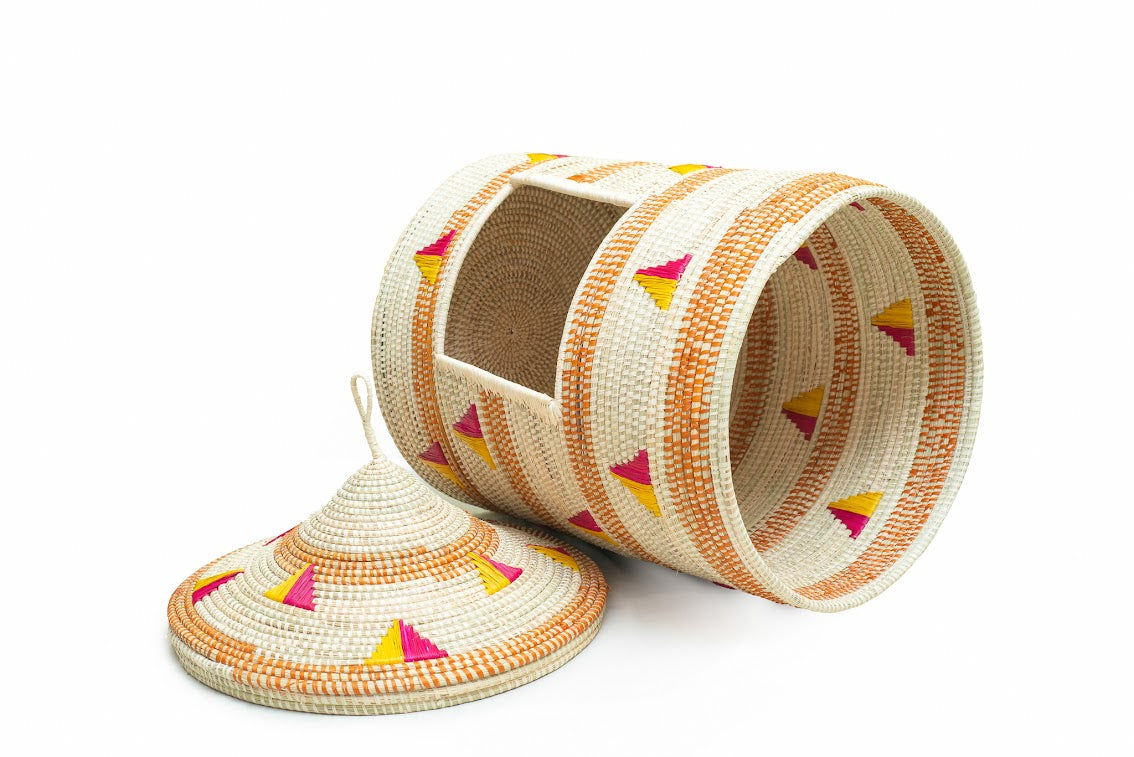 Chui Eco-Friendly Cat House, hand-woven from natural materials, featuring a stylish round design with a lid, perfect for cats and home decor.