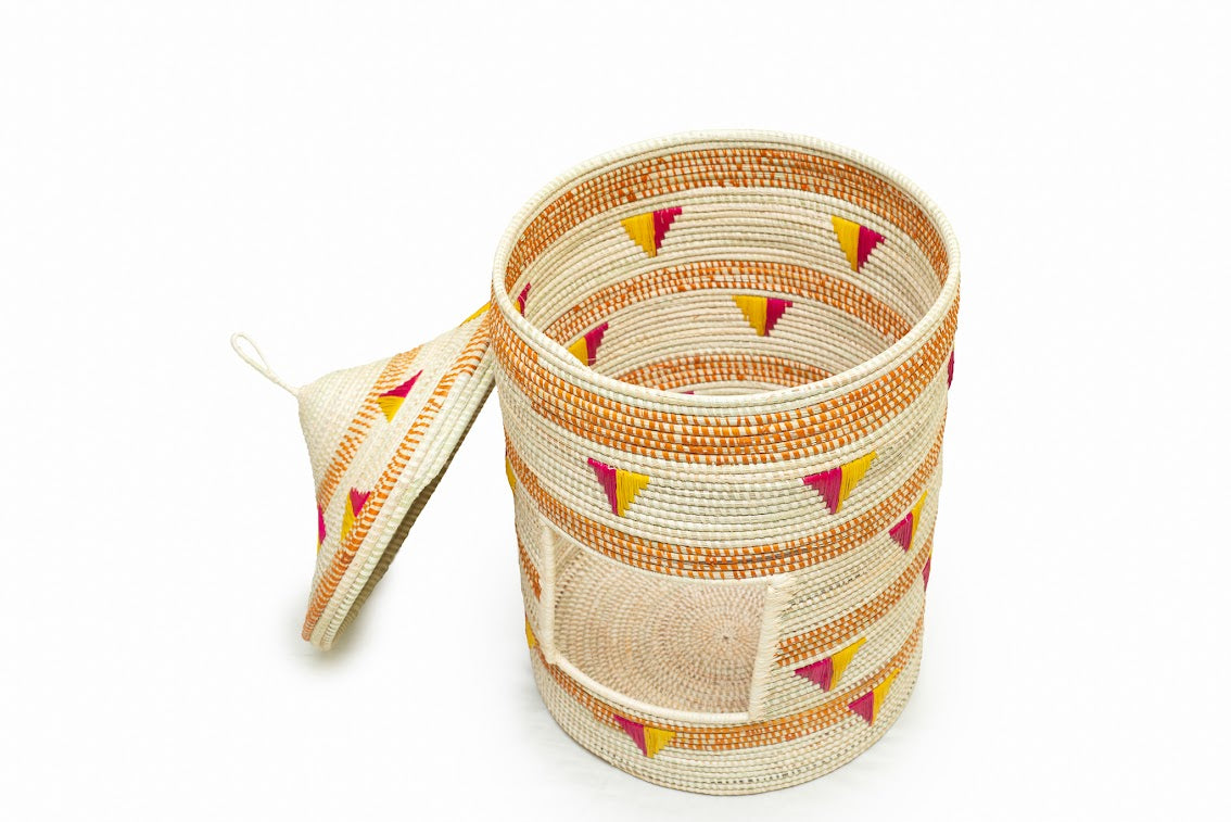 Chui Eco-Friendly Cat House, hand-woven from natural materials, featuring a stylish round design with a lid, perfect for cats and home decor.