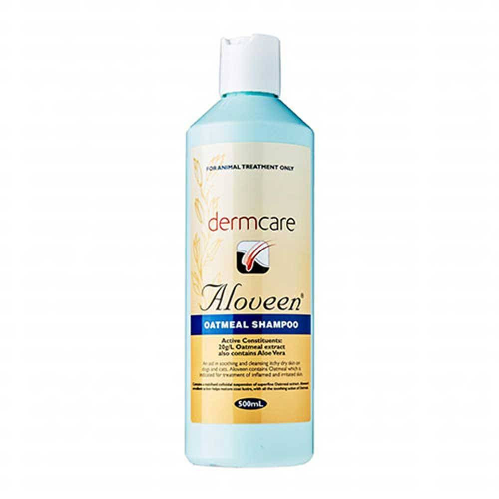 Dermcare Aloveen Oatmeal Shampoo bottle for dogs and cats, featuring a soothing formula for dry skin.