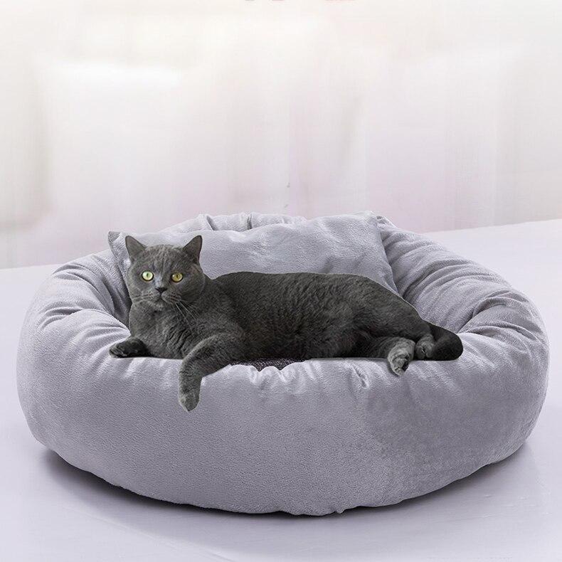 Cute round pet bed for dogs and cats, featuring a soft pillow and warm fabric, perfect for winter use.