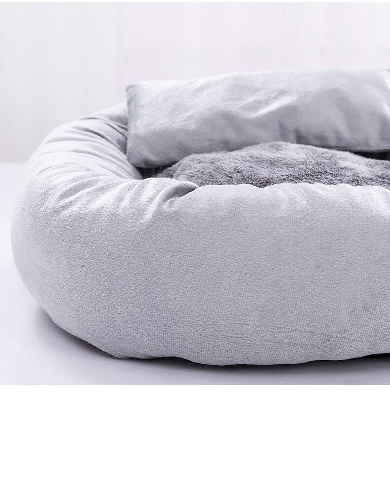 Cute round pet bed for dogs and cats, featuring a soft pillow and warm fabric, perfect for winter use.