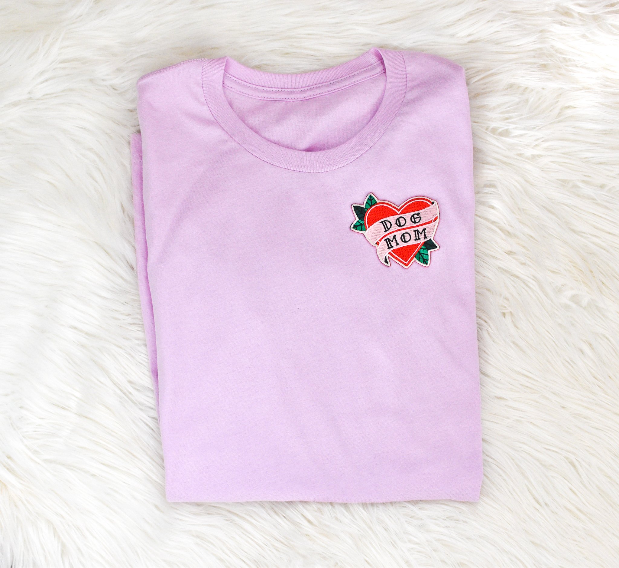 A cozy Dog Mom Patch Tee featuring an adorable patch, perfect for casual wear.