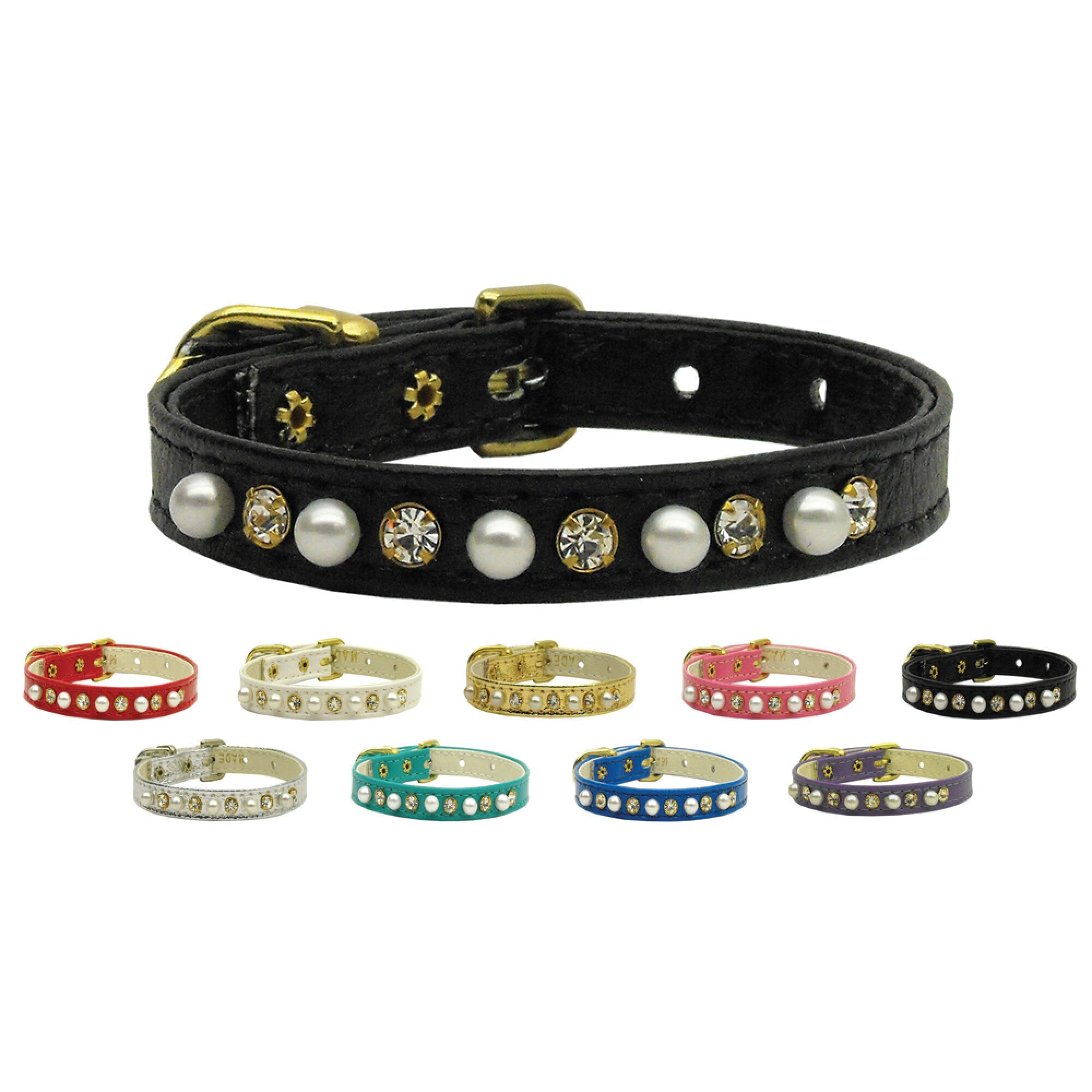 Elegant dog collar adorned with pearls and clear crystals, perfect for pets.