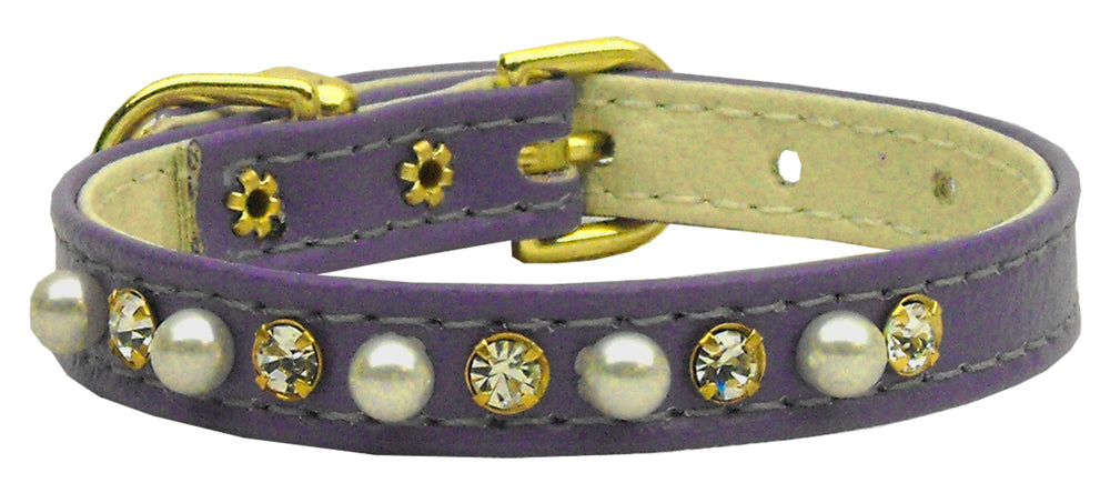 Elegant dog collar adorned with pearls and clear crystals, perfect for pets.