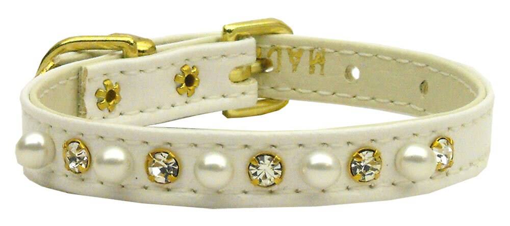 Elegant dog collar adorned with pearls and clear crystals, perfect for pets.