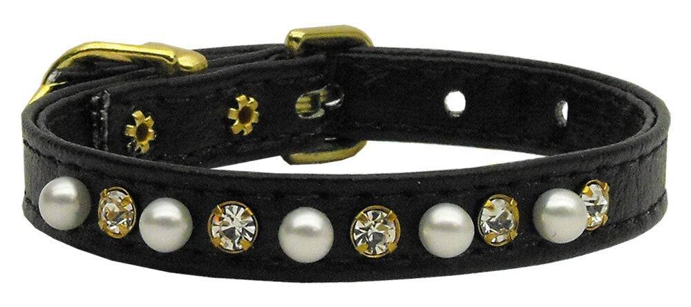 Elegant dog collar adorned with pearls and clear crystals, perfect for pets.