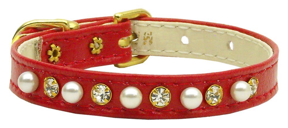 Elegant dog collar adorned with pearls and clear crystals, perfect for pets.