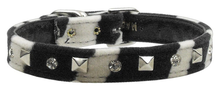 Stylish dog collar featuring animal print, metal pyramids, and sparkling crystals, perfect for pets.