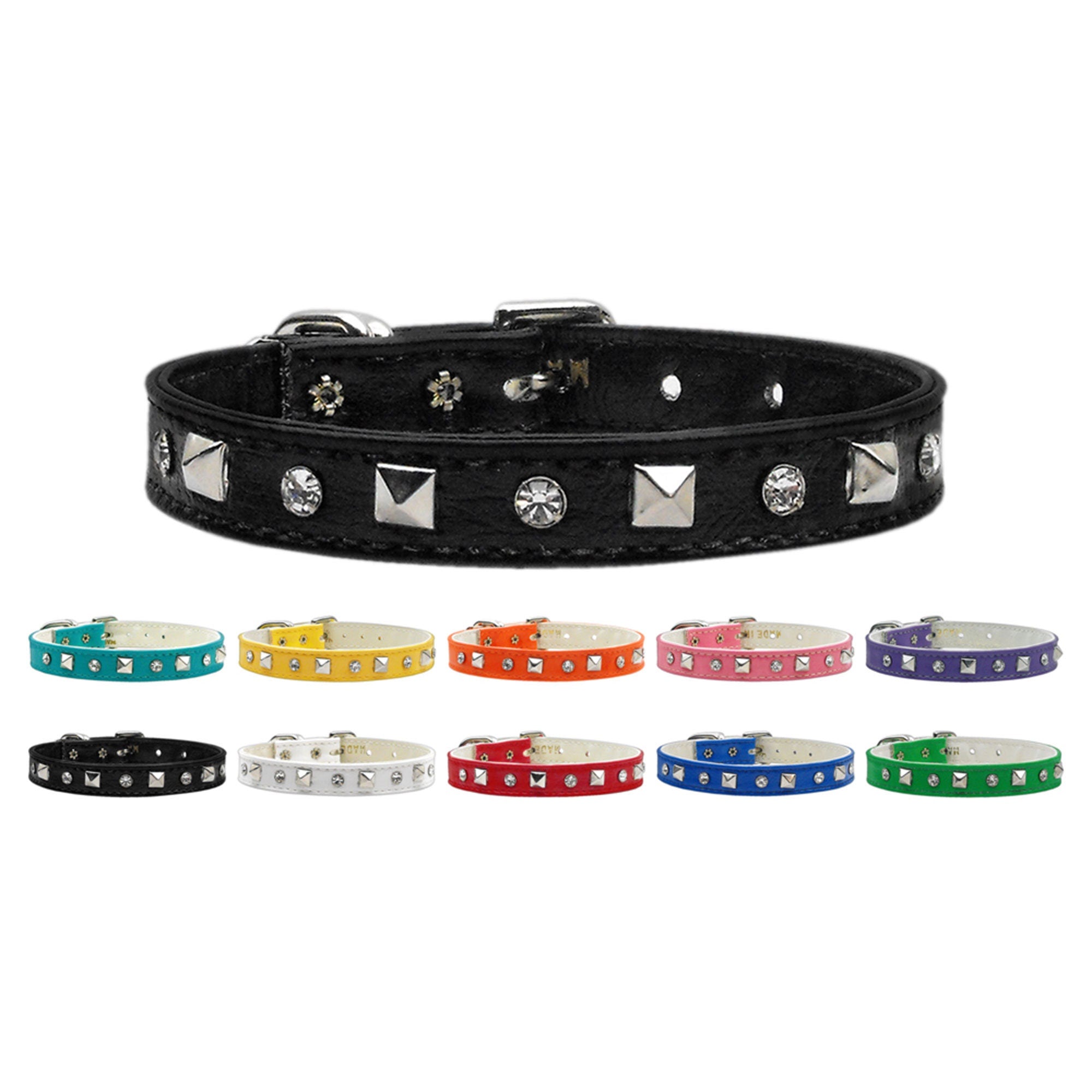 Stylish dog collar featuring clear rhinestones and metal pyramids, perfect for pets.