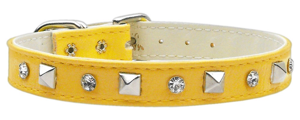 Stylish dog collar featuring clear rhinestones and metal pyramids, perfect for pets.
