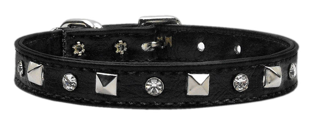 Stylish dog collar featuring clear rhinestones and metal pyramids, perfect for pets.
