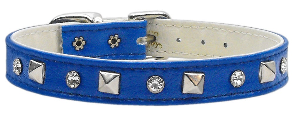 Stylish dog collar featuring clear rhinestones and metal pyramids, perfect for pets.
