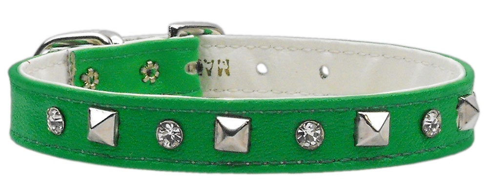 Stylish dog collar featuring clear rhinestones and metal pyramids, perfect for pets.