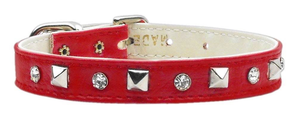 Stylish dog collar featuring clear rhinestones and metal pyramids, perfect for pets.