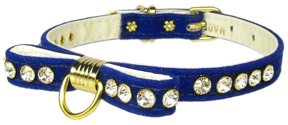 Elegant dog collar made of velveteen with a crystal bow, perfect for pets.