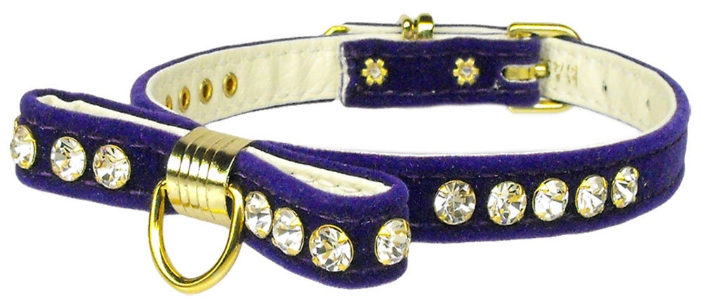 Elegant dog collar made of velveteen with a crystal bow, perfect for pets.