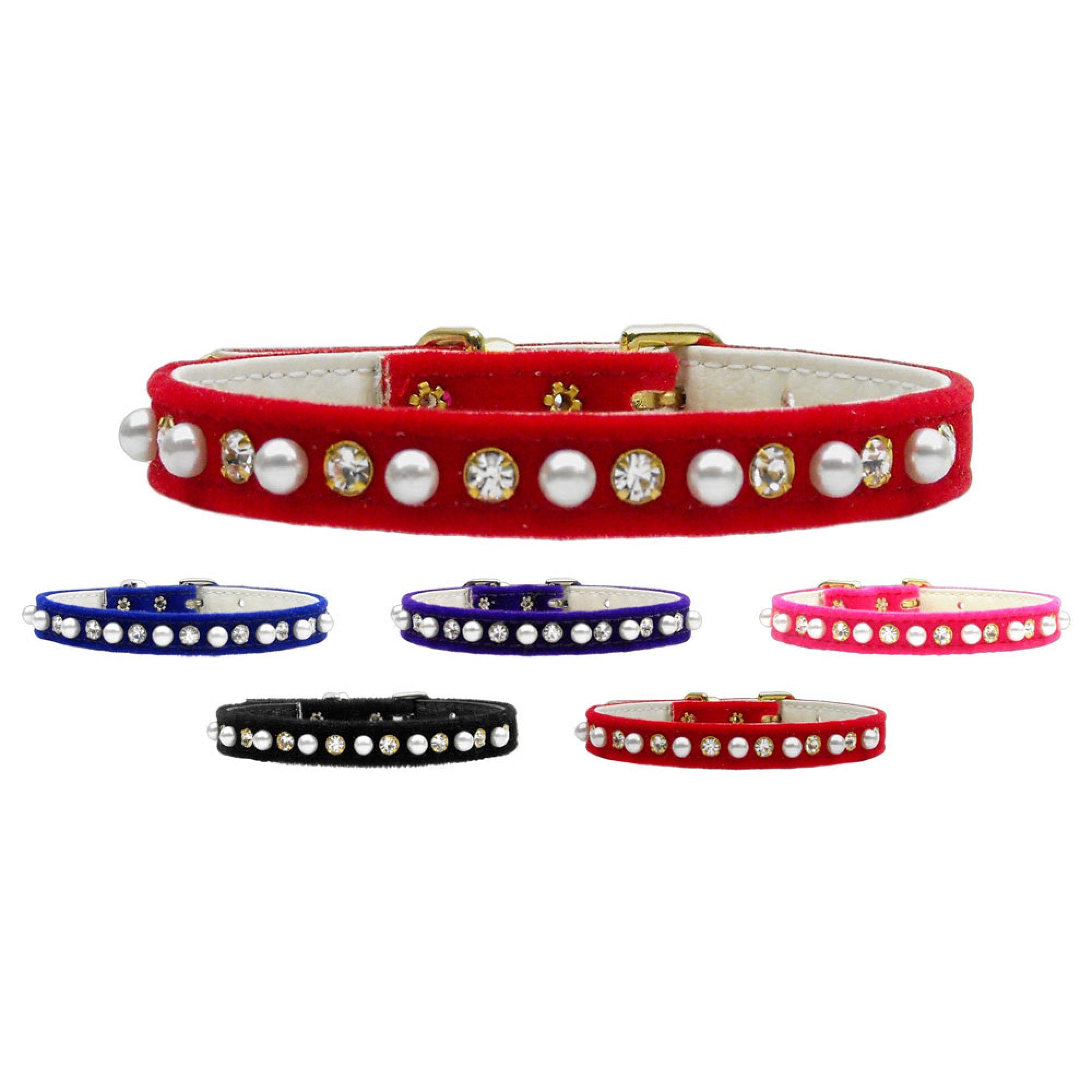 Elegant dog collar made of velveteen with pearls and rhinestones, showcasing its luxurious design.
