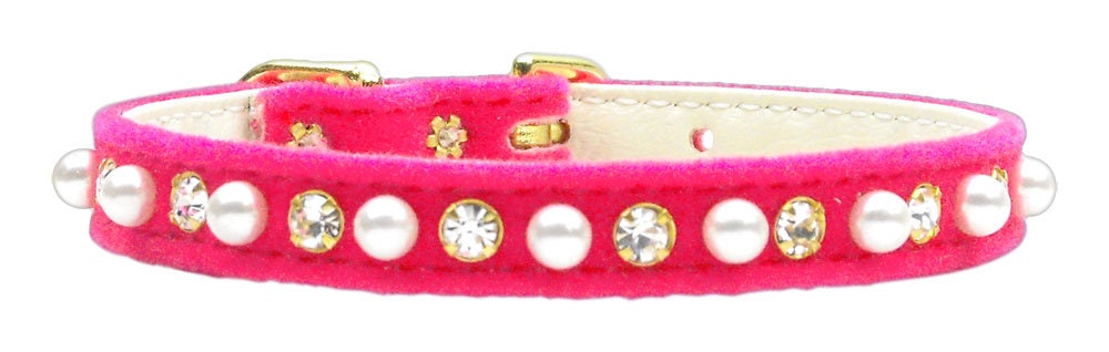 Elegant dog collar made of velveteen with pearls and rhinestones, showcasing its luxurious design.