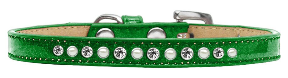 Elegant dog collar featuring pearls and clear crystals, designed for pets.