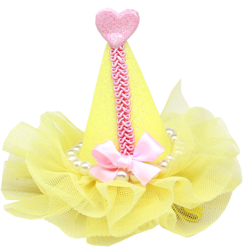 A cute pearl-wrapped clip-on party hat for dogs and puppies, perfect for celebrations.