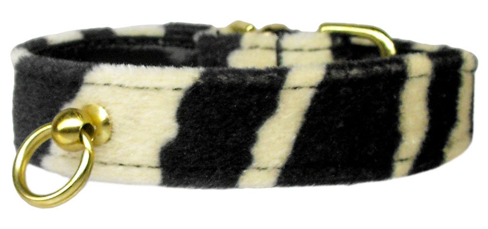 Stylish animal print dog collar featuring a tapered design for comfort, with a post for ID tag attachment.