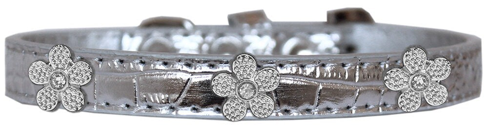 A stylish dog collar featuring a faux crocodile texture with silver flower widgets, perfect for pets.