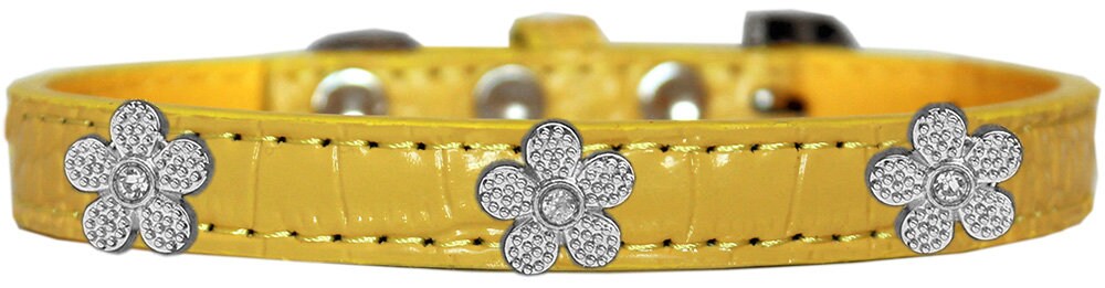 A stylish dog collar featuring a faux crocodile texture with silver flower widgets, perfect for pets.