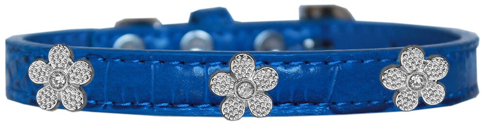 A stylish dog collar featuring a faux crocodile texture with silver flower widgets, perfect for pets.