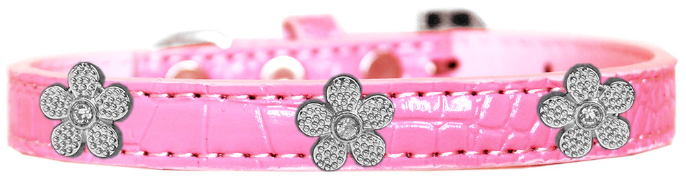 A stylish dog collar featuring a faux crocodile texture with silver flower widgets, perfect for pets.