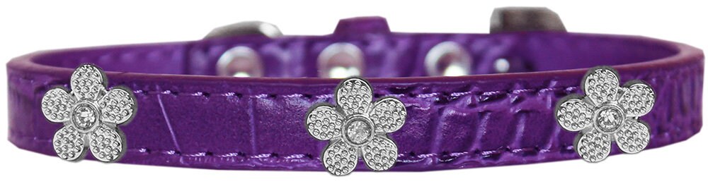 A stylish dog collar featuring a faux crocodile texture with silver flower widgets, perfect for pets.
