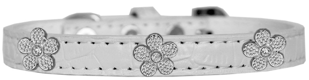 A stylish dog collar featuring a faux crocodile texture with silver flower widgets, perfect for pets.