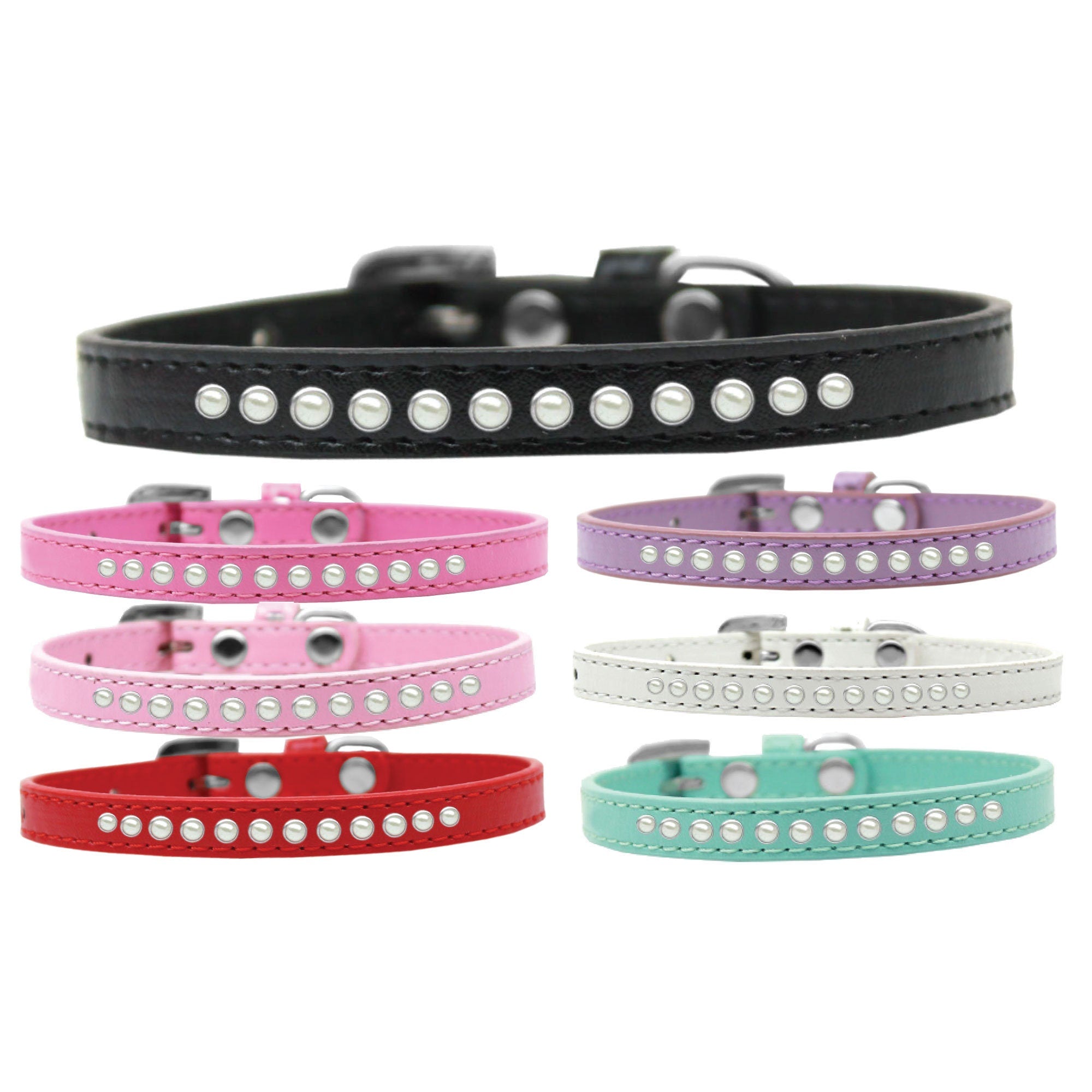 Elegant dog collar featuring faux leather and pearl accents, designed for style and comfort.