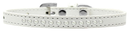 Elegant dog collar featuring faux leather and pearl accents, designed for style and comfort.
