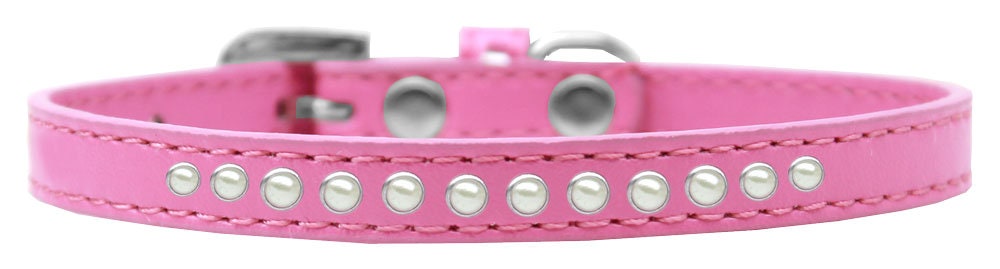 Elegant dog collar featuring faux leather and pearl accents, designed for style and comfort.