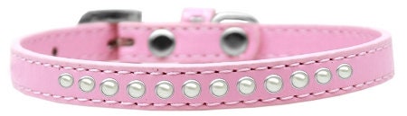 Elegant dog collar featuring faux leather and pearl accents, designed for style and comfort.