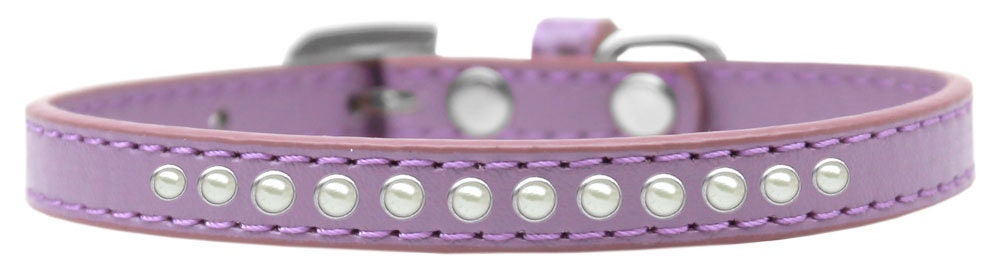 Elegant dog collar featuring faux leather and pearl accents, designed for style and comfort.