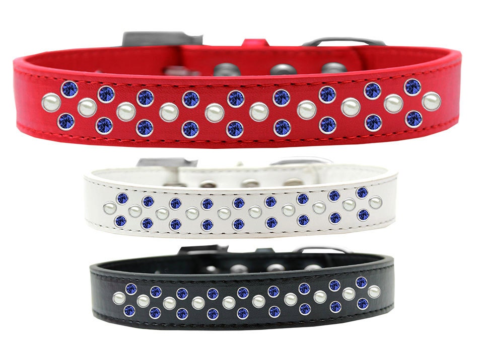 A stylish dog collar featuring pearl and blue crystal rimsets, designed for fashionable pets.