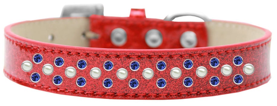 Elegant dog collar featuring pearl and blue crystal rimsets, designed for pets with a soft and glittery finish.