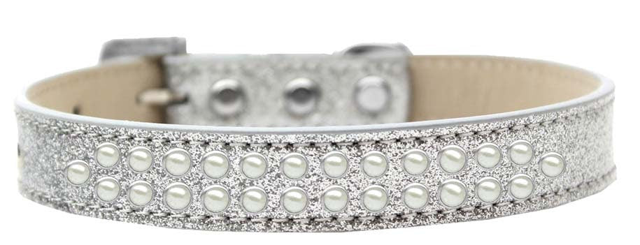 Elegant dog collar featuring two rows of pearls, designed for pets with a soft glittery finish.