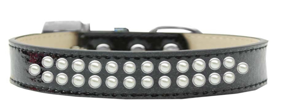 Elegant dog collar featuring two rows of pearls, designed for pets with a soft glittery finish.